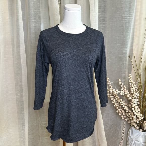 Aritzia Community Raglan Charcoal Grey 1/4 length sleeve tee T-shirt Raw hem - Picture 1 of 6